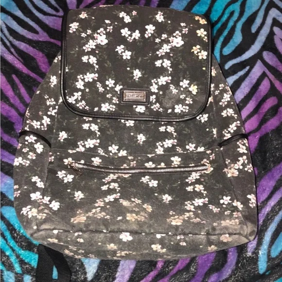 Madden girl floral backpack - Picture 2 of 9
